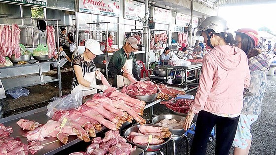 福門集散市場經營的豬肉得到嚴密監控。