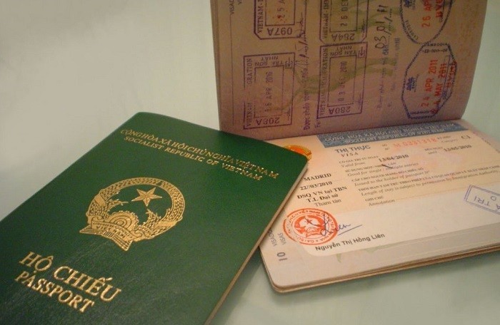 電子護照是在傳統護照樣式中嵌入電子芯片，將為國家和民眾帶來便利。（示意圖源：互聯網）