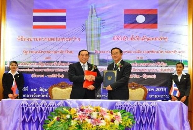 泰國和老撾政府14日在泰國汶干府簽署泰老第五座友誼大橋項目建設協議，以進一步促進兩國互聯互通，方便貿易和人員往來。