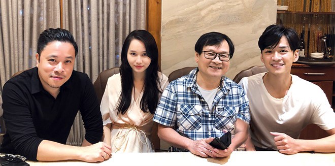 在《碧眼》影片開拍之前，竹英、陳義兩演員獲Victor 武導演（左一）推薦給阮日英作家。