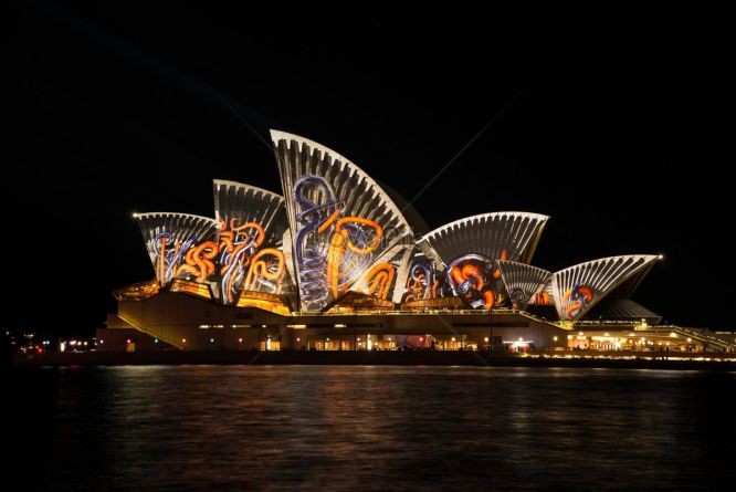 夜色下的澳大利亞悉尼歌劇院。（圖源：互聯網）