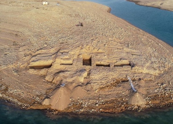 考古學家稱，該遺蹟的歷史可以追溯至公元前15世紀，也就是距今3400年以前，此處是一座宮殿，原本屬於米坦尼王國的一部分。（圖源：互聯網）