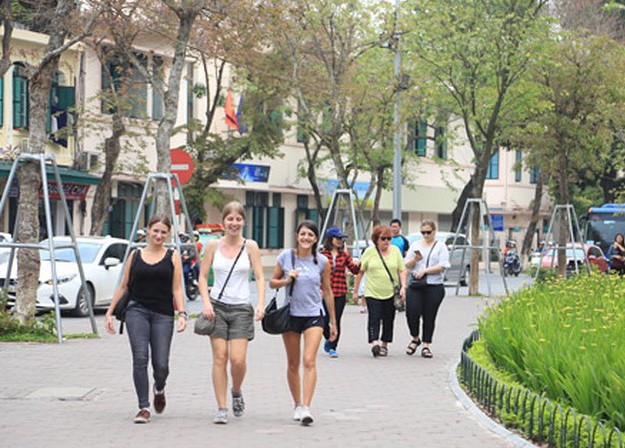 越南吸引許多國際遊客前來觀光。（圖源：藍青）