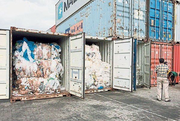 柬埔寨海關在西哈努克城港查獲83個滿載垃圾的集裝箱。（圖源：互聯網）