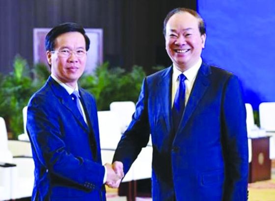 中央宣教部長武文賞與中共中央宣傳部長黃坤明會晤。