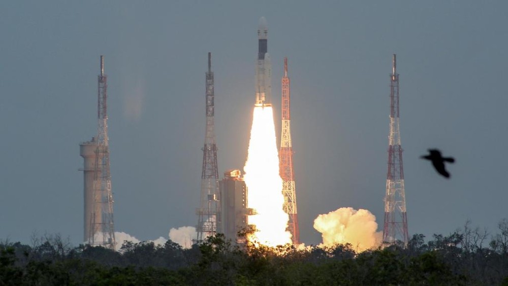 印度當地時間22日再次發射“月船2號”月球探測器取得成功。（圖源：路透社）
