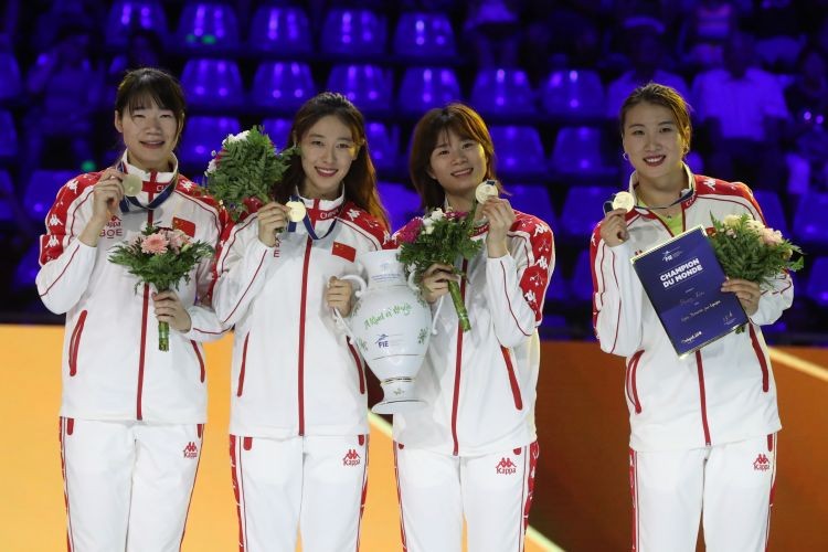 中國女子重劍奪團體金牌。（圖源：互聯網）
