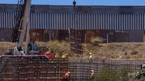 美國最高法院作出裁決，批准特朗普政府重新撥款25億美元建邊境牆。（圖源：AFP）