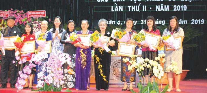 第四郡眾多華人獲表彰。