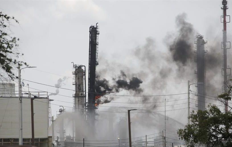 當地時間7月31日，美國石油公司埃克森美孚位於休斯敦市東側的貝城烯烴工廠發生火災，已造成66人被燒傷。（圖源：互聯網）