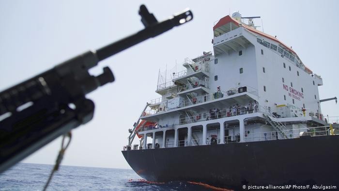 伊朗在波灣又扣一艘外籍油輪，船上7名船員被拘留。（圖源：AP）