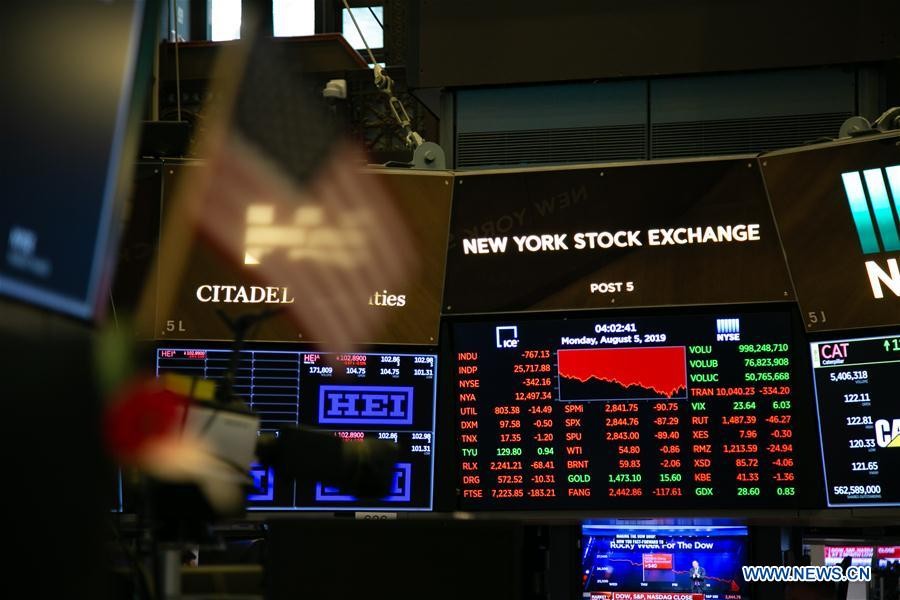 8月5日，在美國紐約證券交易所，電子屏顯示當天交易情況。 （圖源：新華社）