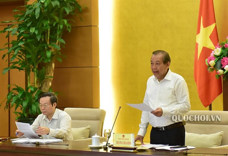 政府常務副總理張和平（右）在會議上發表講話。（圖源：Quochoi.vn）