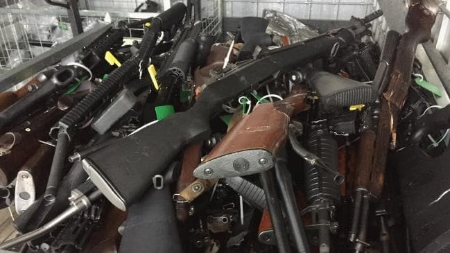 近一個月的時間裡，已有1萬零242枝槍通過回購被移交給警方。（圖源：Getty Images）