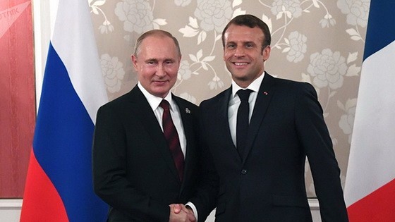 俄總統普京（左）與法總統馬克龍。（圖源：互聯網）