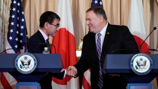 圖為 4月19日美國國務卿彭佩奧（右）與日本外相河野太郎在華盛頓會晤。（圖源：路透社）