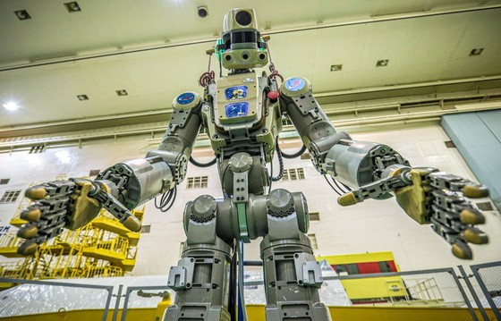 俄羅斯22日將首個機器人Fedor送上太空，Fedor有1.80米高，160公斤重。 （圖源：AFP）