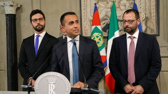 五星運動黨領導人Luigi di Maio在意大利羅馬與意大利總統塞爾吉奧·馬塔雷拉進行一輪磋商後舉行記者會。（圖源：ACN）