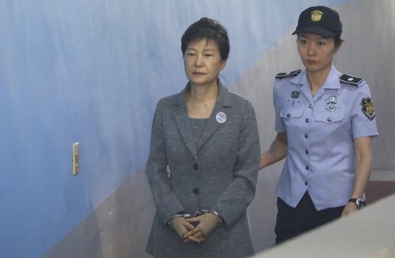 朴槿惠早前被二審法院判刑25年和罰款200億韓元。（圖源：AFP）