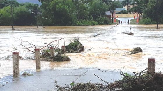 河靖省香溪縣路被水淹。（圖源：維專）