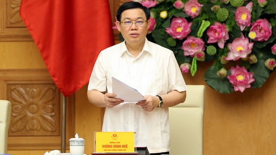 王廷惠副總理主持會議並發表講話。（圖源：誠鐘）