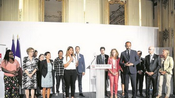 9月3日，法國總理府就打擊家庭暴力問題舉行了協商會議，80多名受邀參加會議的代表包括相關協會組織的負責人、警察、法官和律師。 （圖片來源：AFP）