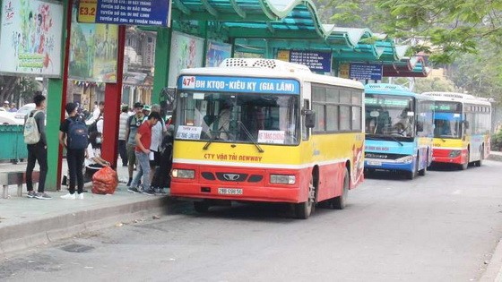 河內市預計將開闢25至30條新巴士路線，旨在落實各項公共客運措施。（圖源：英仲）