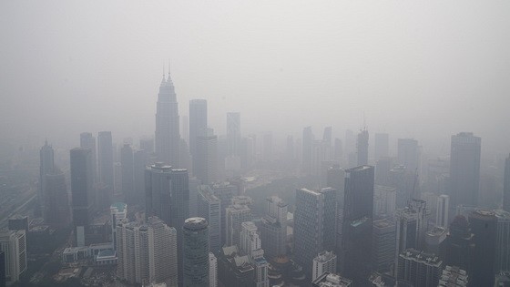 當地時間9月18日，受印度尼西亞持續森林火災，馬來西亞吉隆坡出現嚴重空氣污染。（圖源：AP）