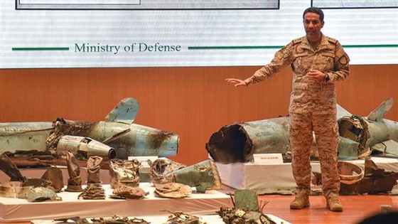 沙特國防部展示巡航導彈及無人機殘骸。