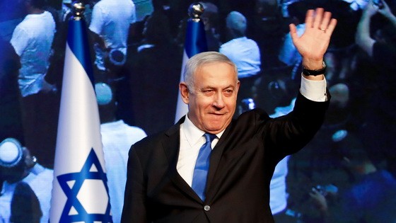 9月17日晚，以色列總理內塔尼亞胡抵達利庫德集團總部。（圖源：路透社）