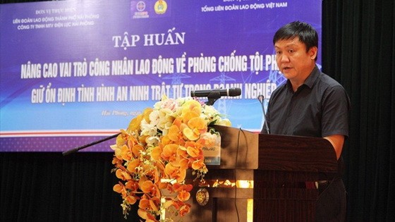 越南勞動總聯團宣教委員會副會長黎高勝在集訓班上講話。（圖源：栢海）