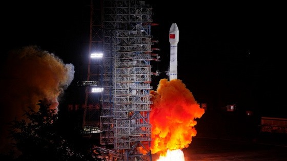 當日5時10分，中國在西昌衛星發射中心用長征三號乙運載火箭，，以“一箭雙星”方式成功發射第47、48顆北斗導航衛星。（圖源：新華社）