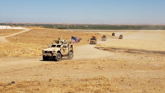 土耳其武裝部隊和美軍人員在無人機的配合下進行聯合地面巡邏。（圖源：互聯網）