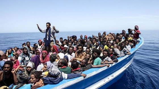 在地中海漂泊的難民。（圖源：互聯網）