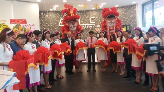 亞洲餅家第4間大型餅廠開張儀式。