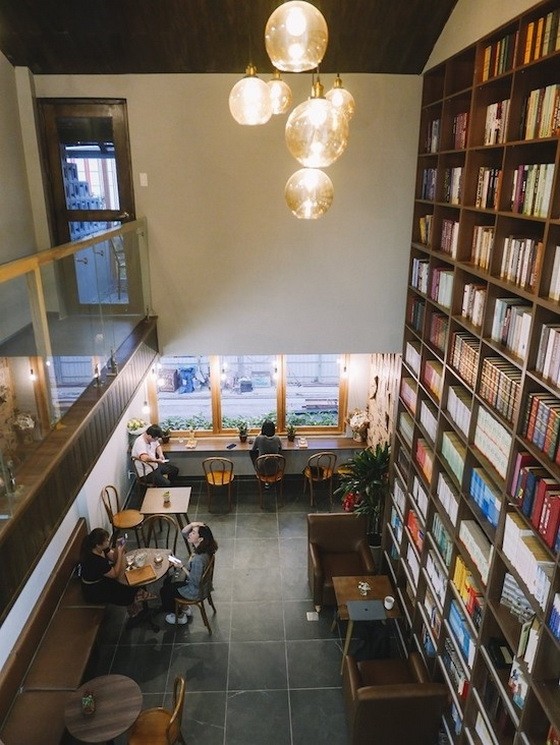 龐大的書籍數量是該咖啡店的亮點。