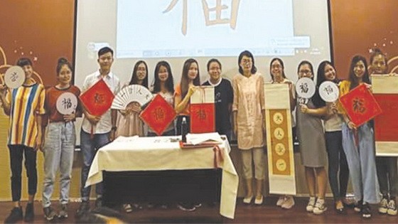 中國宋慶齡基金會文化交流團於日前參訪市師範大學，同時在該大學進行文化交流活動。
