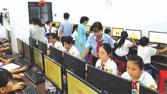 鴻龐中學的越華學生參加比賽。