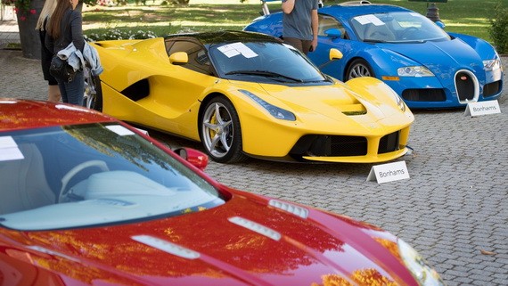 拿出來拍賣的25輛名車和跑車，包括林寶堅尼、法拉利、賓利和勞斯萊斯等。 （圖源：AP）