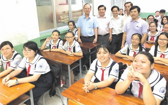 穗城會館理事長盧耀南、麥劍雄學校校長陳文練、各位老師及學生出席。