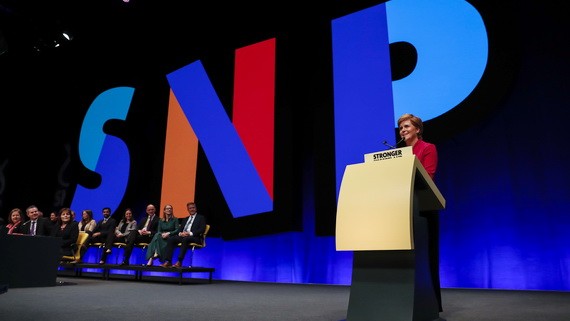斯特金在蘇格蘭民族黨年會上發表演講。（圖源：新華社）