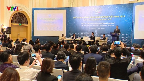 2019年越南經營高峰會現場一瞥。（圖源：VTV））