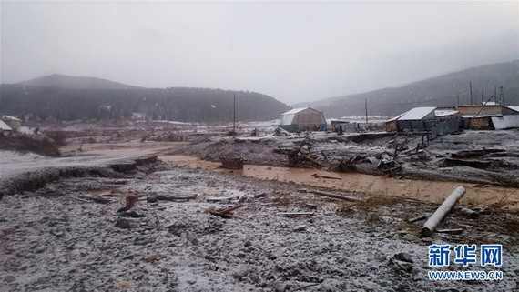 10月19日，在俄羅斯克拉斯諾亞爾斯克地區，一座水壩垮塌造成附近金礦被淹。（圖源：新華社）