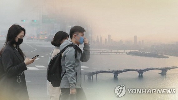 據韓國國際廣播電台報導，預計22日韓國首都圈霧霾指數將達“嚴重”級別，21日相關地區啟動預備減排措施。（圖源：韓聯社）