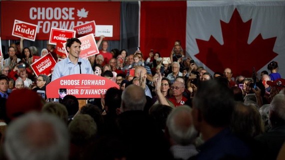 加拿大國會大選21日結束後，加媒預測總理特魯多（講台立者）率領的自由黨將籌組少數政府。（圖源：Justin PJ Trudeau臉書）