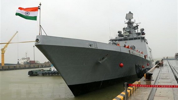 印度海軍“薩亞德里號”導彈巡防艦抵達峴港市仙沙港。（圖源：越通社）  