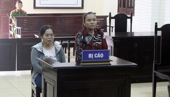 出庭受審的兩名被告人陳氏垂香（左）及周氏碧紅。（圖源：T.Long）