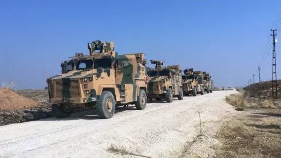 11月1日，土耳其軍車在敘利亞北部地區進行和俄羅斯軍隊的首次聯合巡邏。 （圖源：新華社）