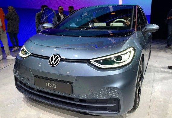 9月9日，德國福士偉根在新電動汽車發布會上展示了一輛ID.3量產原型車。 （圖源：路透社）