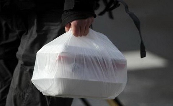 日本政府基本決定，將於2020年7月1日起，實施有償提供塑料袋的規定，規定要求所有零售商店在提供塑料袋時都須收費。（示意圖源：互聯網）